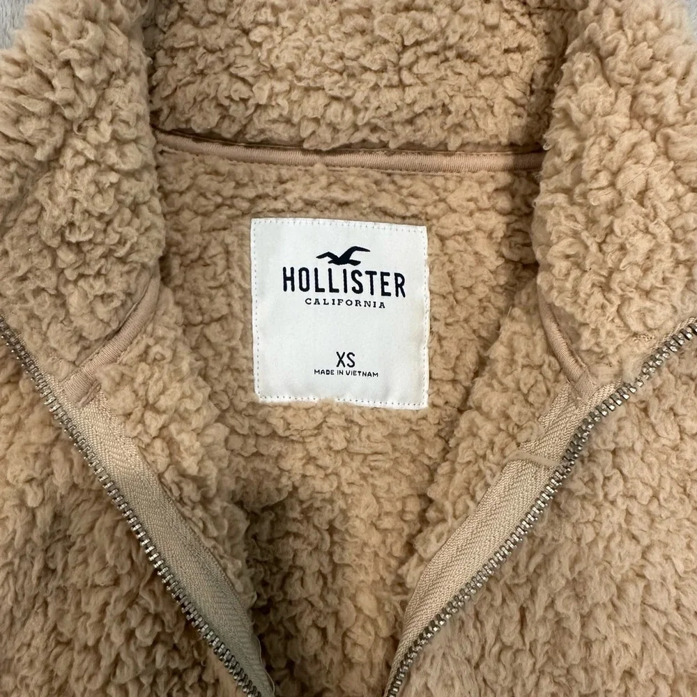 BRAND NEW! NEVER WORN!! Hollister Beige Teddy Jacket - Picture 3 of 5